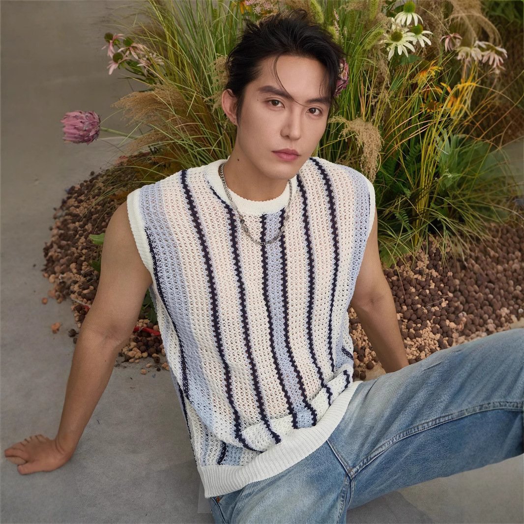 American-style Striped Loose-fitting Hollow-out Vest With A Round Neckline