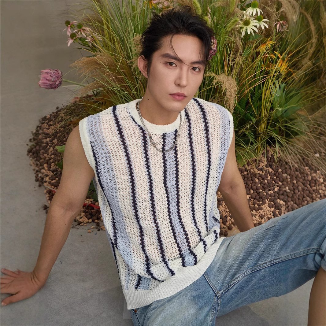 American-style Striped Loose-fitting Hollow-out Vest With A Round Neckline